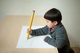 Τα παιδιά σήμερα δεν μπορούν να κρατήσουν σωστά τα μολύβια. Ο σοβαρός λόγος και οι συνέπειες αυτής της εξέλιξης,