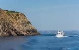 Το άγνωστο ελληνικό νησί με το απόκοσμο τοπίο και τους 20 κατοίκους,