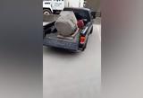 Τι γίνεται όταν φορτώνεις ένα βράχο σε φορτηγάκι; (video),