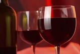 Την άμεση κατάργηση του φόρου στο κρασί ζητούν από την κυβέρνηση οι επαγγελματίες του κλάδου,