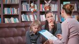 Τι πρέπει να κάνουν οι γονείς αν το παιδί τους μιλάει πολύ κατά τη διάρκεια του μαθήματος;,