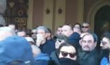 Χάος, Αλβανία, Διαδηλωτές, Βουλή,chaos, alvania, diadilotes, vouli