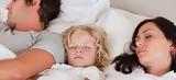 Οι γονείς δεν κοιμούνται αρκετά για τουλάχιστον 6 χρόνια μετά τα παιδιά,