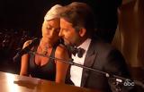 Bradley Cooper – Lady Gaga,