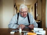 Οι ηλικιωμένοι,  που παίρνουν πάρα πολλά φάρμακα μαζί,θέτουν τη ζωή τους σε κίνδυνο