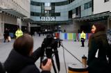 Μεγάλες, BBC Απολύει 450,megales, BBC apolyei 450
