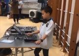 O 10χρονος DJ,O 10chronos DJ