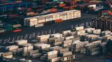 Οι εξαγωγές αντιστέκονται,αλλά τα φορτηγά γυρίζουν άδεια