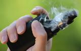 Το ηλεκτρονικό τσιγάρο αυξάνει πέντε φορές τις πιθανότητες προσβολής από κοροναϊό,