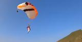 Ο πρώτος άνθρωπος που έκανε ταυτόχρονα paragliding και wingsuit,