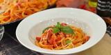 Η συνταγή της ημέρας: Η πιο νόστιμη μακαρονάδα με bucatini και σάλτσα,