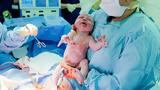 Η εμπειρία της γέννας με καισαρική μέσα από 10 συγκλονιστικές φωτογραφίες,