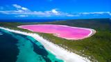 Η εντυπωσιακή ροζ λίμνη. Το κολύμπι απαγορεύεται,  οι επισκέψεις γίνονται μόνο από μακριά,ενώ οι επιστήμονες διχάζονται για τα αίτια της απόχρωσης
