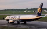 Ryanair -,
