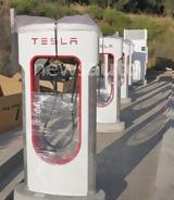 Tesla, Ανοίγει, – Ποια,Tesla, anoigei, – poia