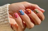 Τα checkerboard nails είναι η πιο cute τάση του φθινοπώρου,