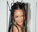 Rihanna, Δώρισε 15,Rihanna, dorise 15
