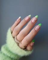 Τα pearlcore nails: Είναι το νέο mani trend που θέλουμε να δοκιμάσουμε,