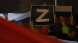 Το Z των ρωσικών στρατευμάτων γίνεται σύμβολο «νίκης» και μόδα για μερικούς,