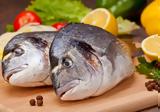 Η κατανάλωση ψαριού σε εβδομαδιαία βάση ενισχύει την υγεία του εγκεφάλου,