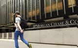 Παγώνει, JPMorgan Chase,pagonei, JPMorgan Chase