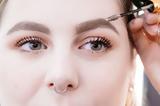 4 brow gels για φυσικά πυκνά και καλοσχηματισμένα φρύδια,