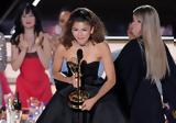 Βραβεία Emmy, Καλύτερη, Zendaya – Καλύτερος, Lee Jung-jae, Squid Game,vraveia Emmy, kalyteri, Zendaya – kalyteros, Lee Jung-jae, Squid Game