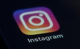 Έπεσε, Instagram – Αναφορές,epese, Instagram – anafores