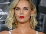 Charlize Theron,– Cineramen