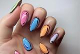 Το viral pop art manicure trend μοιάζει σαν να βγήκε από κόμικ,