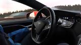 Οδηγός Tesla, Autobahn, Autopilot,odigos Tesla, Autobahn, Autopilot