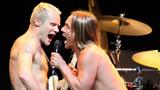 O Iggy Pop, Flea, – Δείτε,O Iggy Pop, Flea, – deite