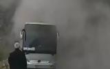 Στις φλόγες λεωφορείο που μετέφερε μαθητές σε σχολική εκδρομή (video),