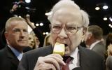 O 92χρονος Warren Buffett, Τρώει, 6χρονο,O 92chronos Warren Buffett, troei, 6chrono