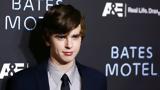 Freddie Highmore, Κρύφτηκε,Freddie Highmore, kryftike