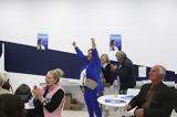 Η στιγμή που ανακοινώνεται το exit poll και τα πρώτα σχόλια των κομμάτων,