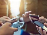 Το πρώτο νησί που απαγορεύει τα social media και τα κινητά τηλέφωνα,