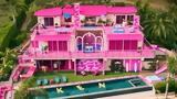 Μέσα, Barbie, Airbnb,mesa, Barbie, Airbnb