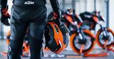 Πρώτη, KTM 990 Duke,proti, KTM 990 Duke