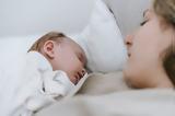 Είναι καλή ιδέα να κοιμάστε με το μωρό σας; Τι απαντούν οι επιστήμονες,