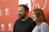 Γιώργος Λάνθιμος, Emma Stone, Δραπετσώνα, Ποιος,giorgos lanthimos, Emma Stone, drapetsona, poios