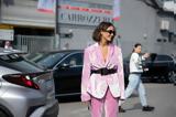 7 τρόποι να φορέσεις το βελούδο σύμφωνα με το street style,