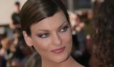 Αγνώριστη, Linda Evangelista –,agnoristi, Linda Evangelista –