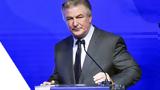 Alec Baldwin, Απαιτεί,Alec Baldwin, apaitei