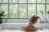 4 shower oils για την απόλυτη εμπειρία χαλάρωσης στο μπάνιο,