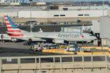 Τρεις, American Airlines,treis, American Airlines