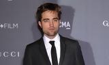 Robert Pattinson, Μιλά, – “Έχει,Robert Pattinson, mila, – “echei