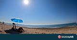 – Έρχεται,– erchetai
