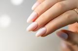 BB cream nails: Η τάση που θέλει τα νύχια λαμπερά και φυσικά,