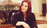 Priscilla Presley, Αγωγή, – Είμαι,Priscilla Presley, agogi, – eimai